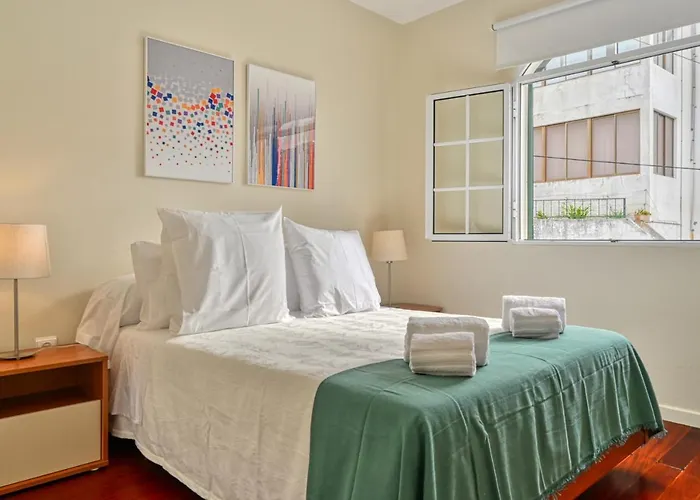 Nidia's Place, A In Madeira شقة ماتشيكو