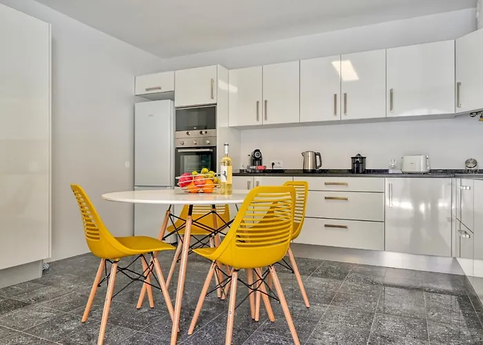 Apartment Nidia's Place, A In Madeira